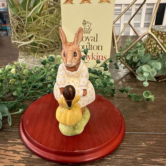 ROYAL DOULTON Dollie‎ Bunnykins Playtime Vintage Ceramic Figurine with Box - Picture 2 of 7